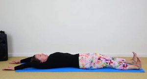 Lying Abdominals and Shoulder Stretch